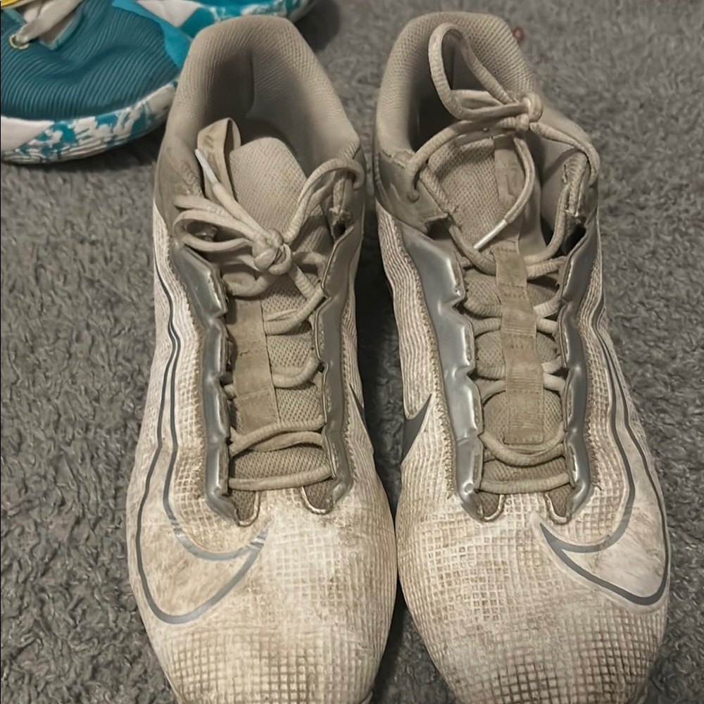 Nike Athletic Shoes in Gray and White